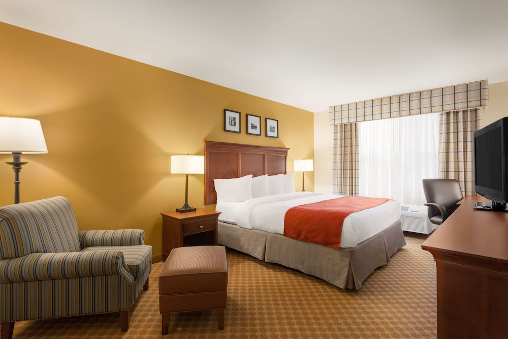 Country Inn & Suites by Radisson Holland, MI 9/42