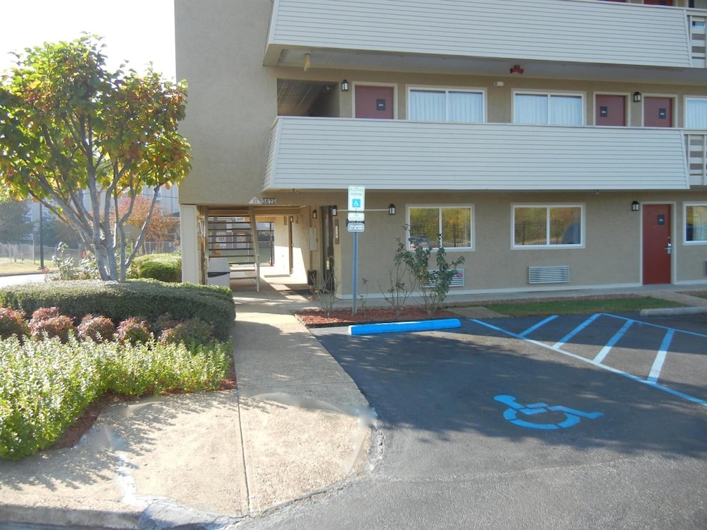Americas Best Value Inn 26/27