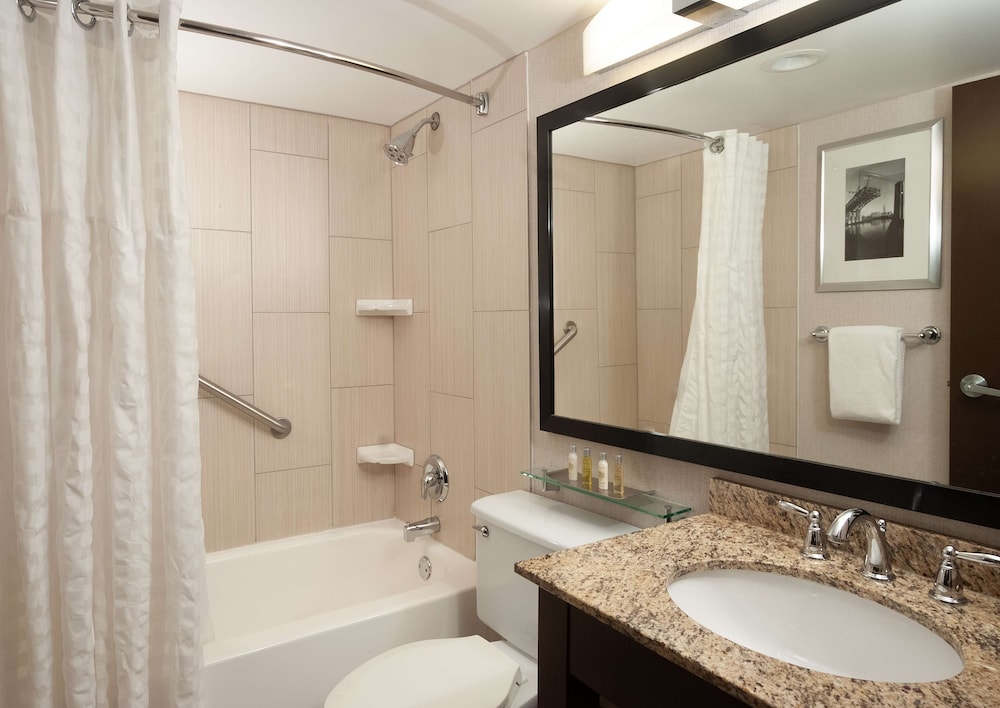 DoubleTree by Hilton Cleveland Downtown Lakeside 21/67