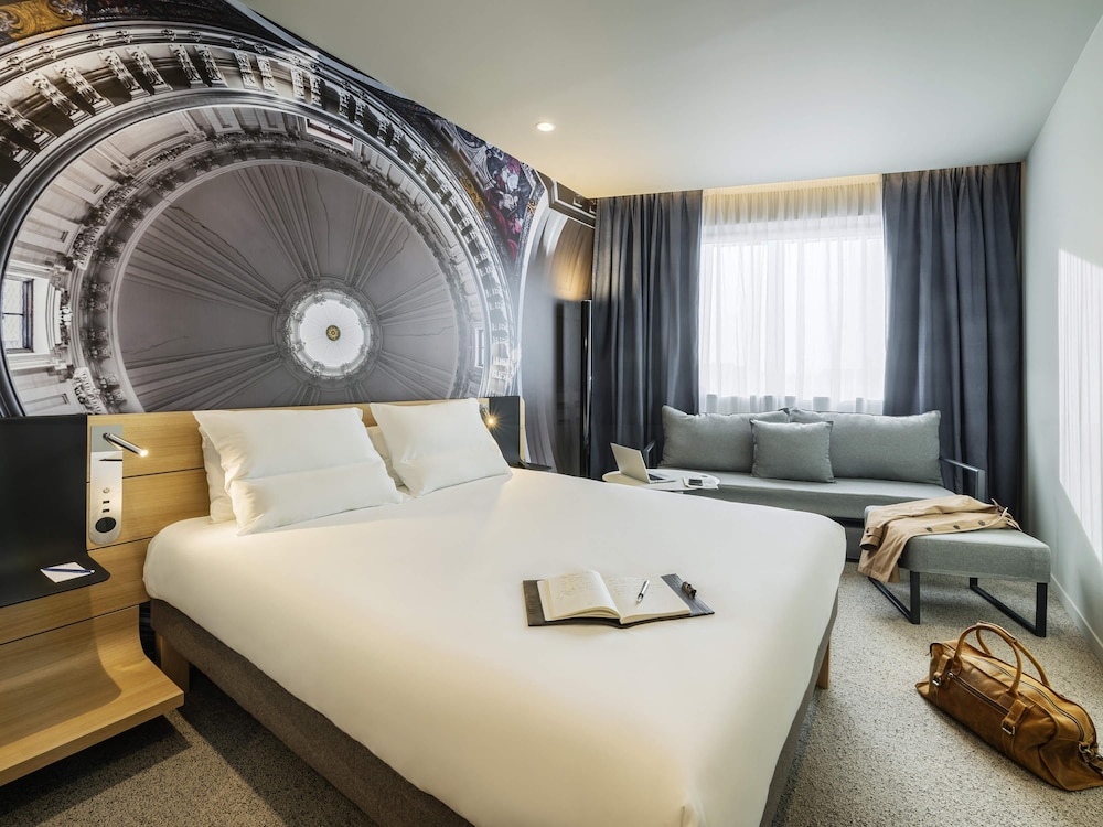 NOVOTEL BELLEVILLE PARIS 20 17/69