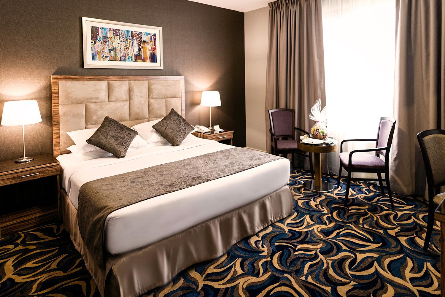 Emirates Plaza Hotel 8/27