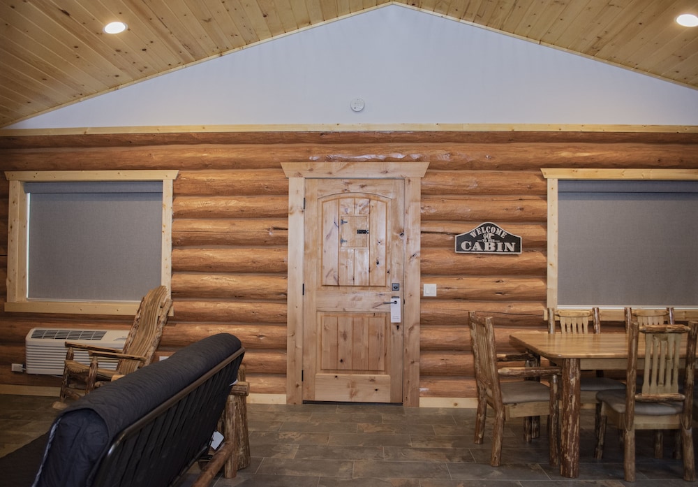Bonners Ferry Log Inn 37/48