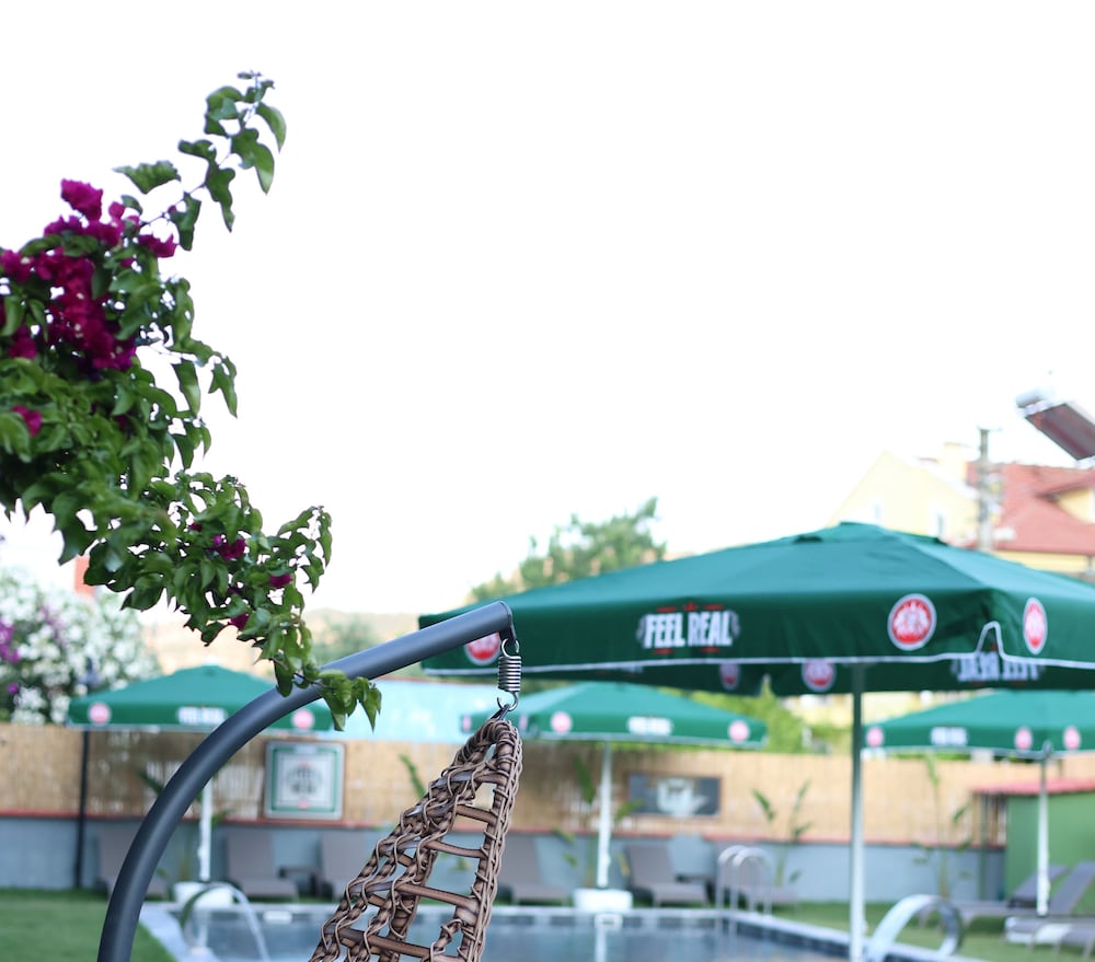 Patio Hotel 5/25