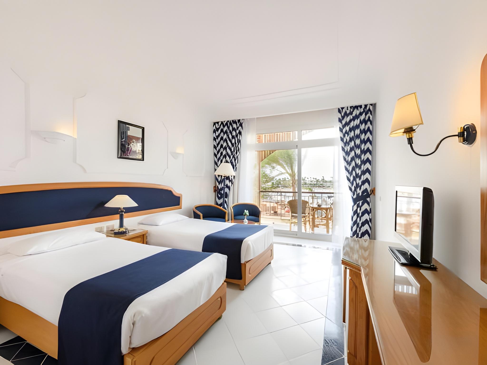 Standard, King and Twin Beds, Lateral Side Sea View