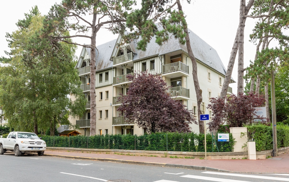 PIERRE AND VACANCES RESIDENCE LES EMBRUNS(FORMERLY RESIDENCE LES EMBRUNS) 36/49
