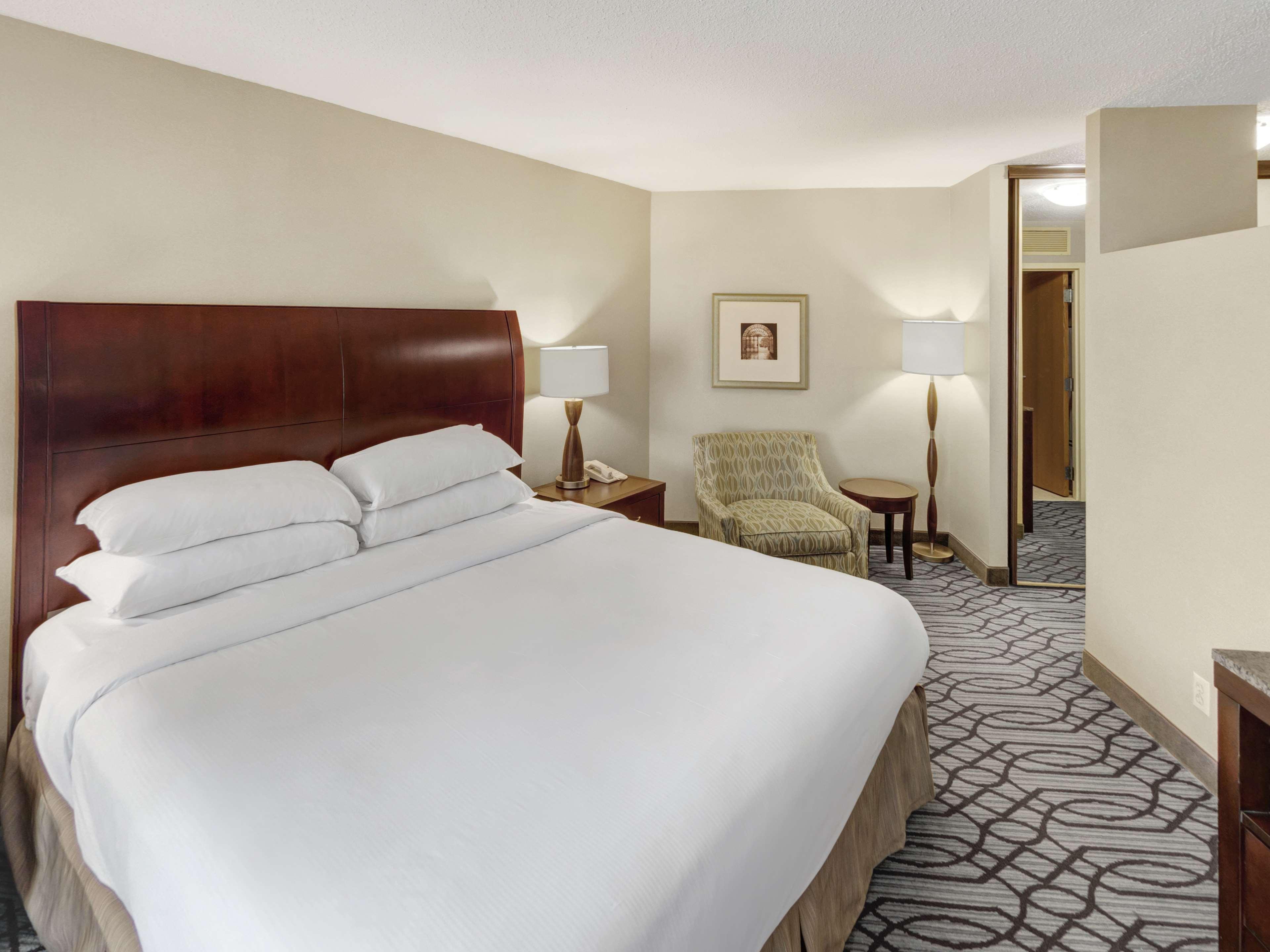DELUXE, KING BED, LIVING AREA