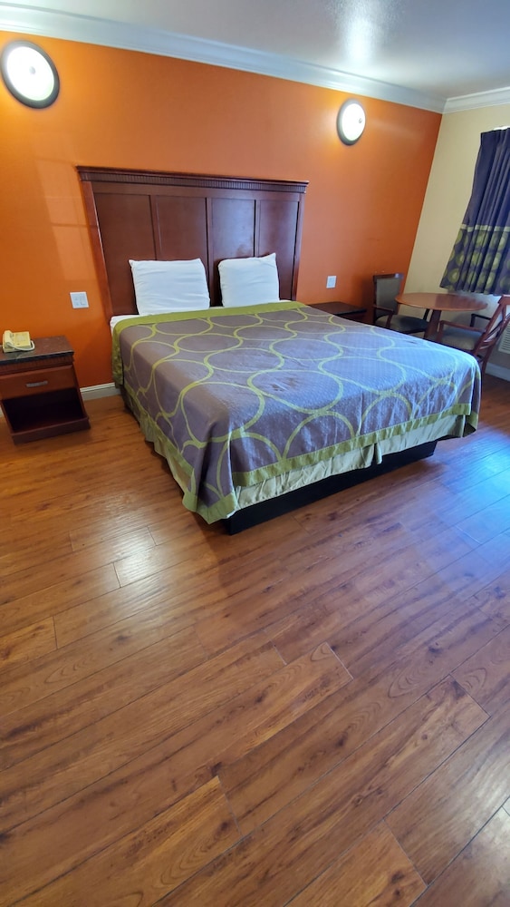 Delmonico Motel 1/11