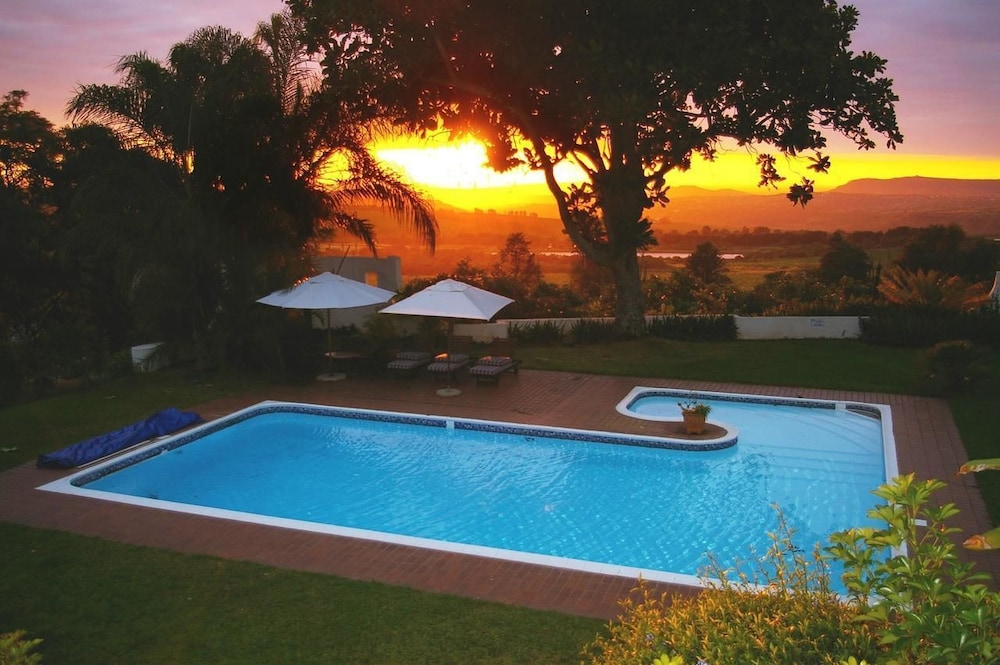 Plumbago Guest House 13/21