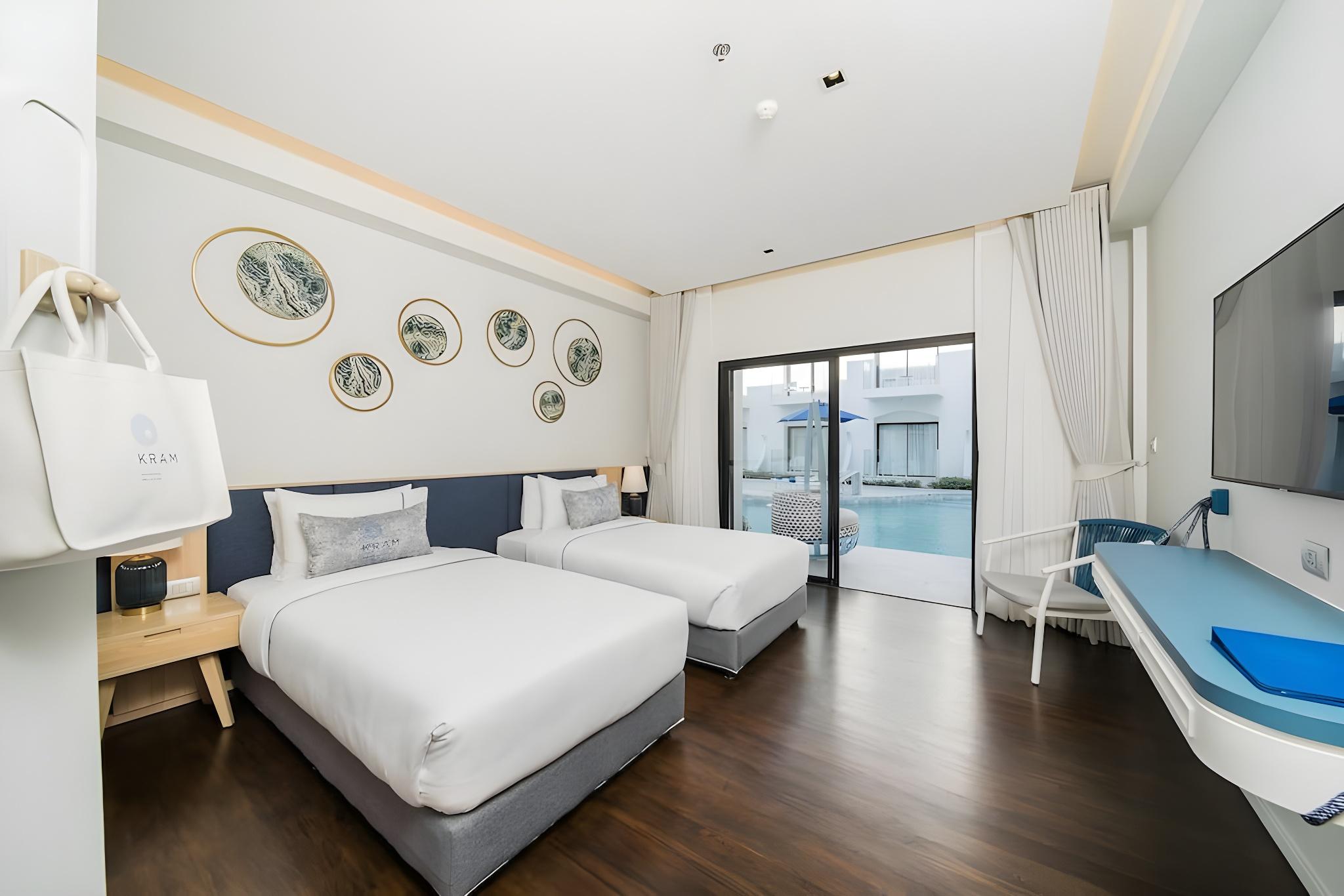 Room, Twin Beds, Pool Access