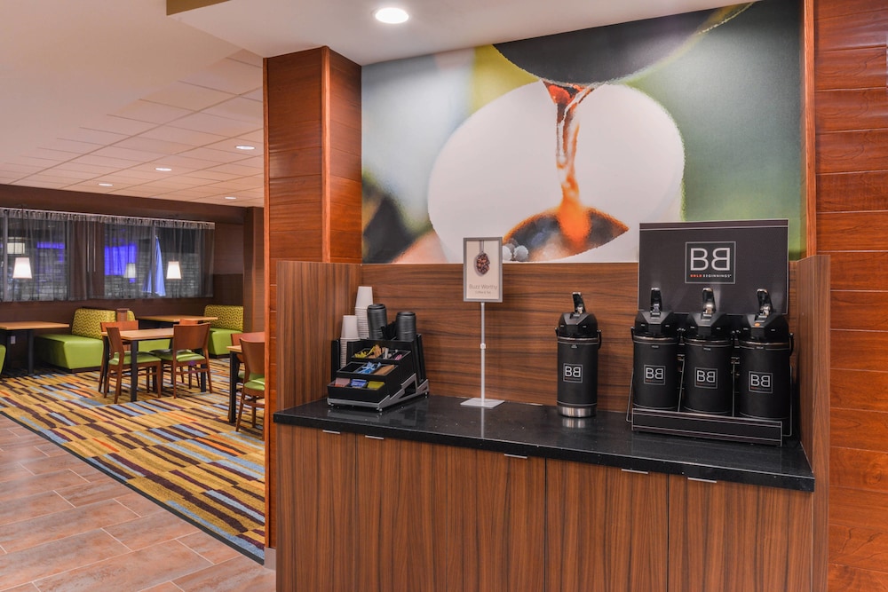 FAIRFIELD INN & SUITES CORALVILLE 41/49