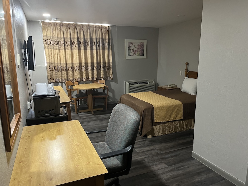 Mid Towne Inn Suites San Antonio 26/43