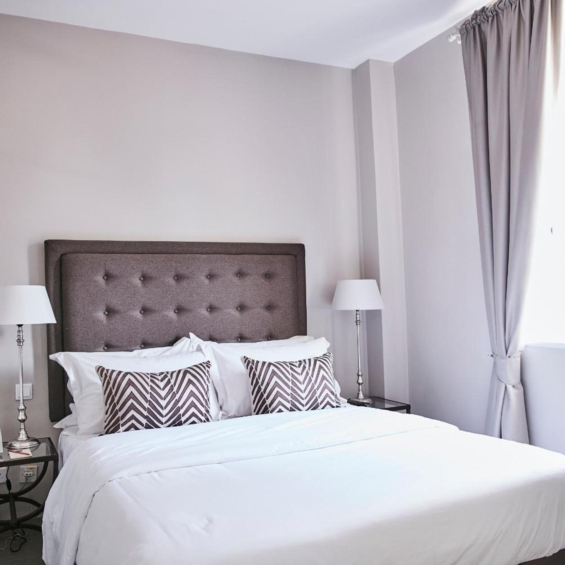 1 BEDROOM, BUSINESS