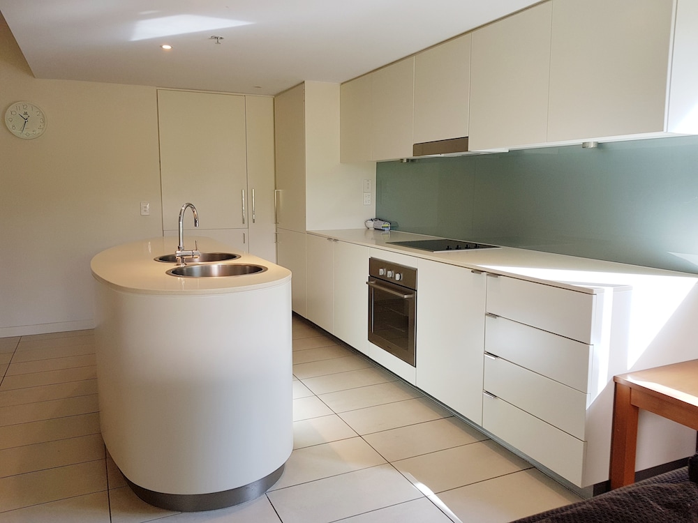 Blue C Coolangatta 4/77