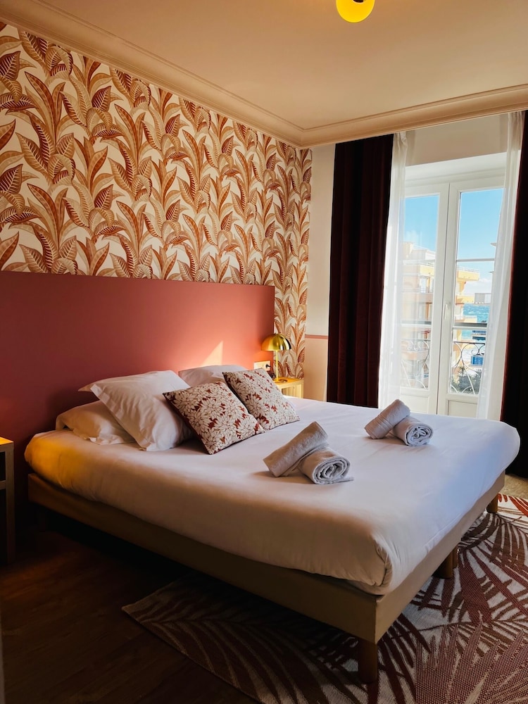 Premium, King Bed, Garden or Side Sea View