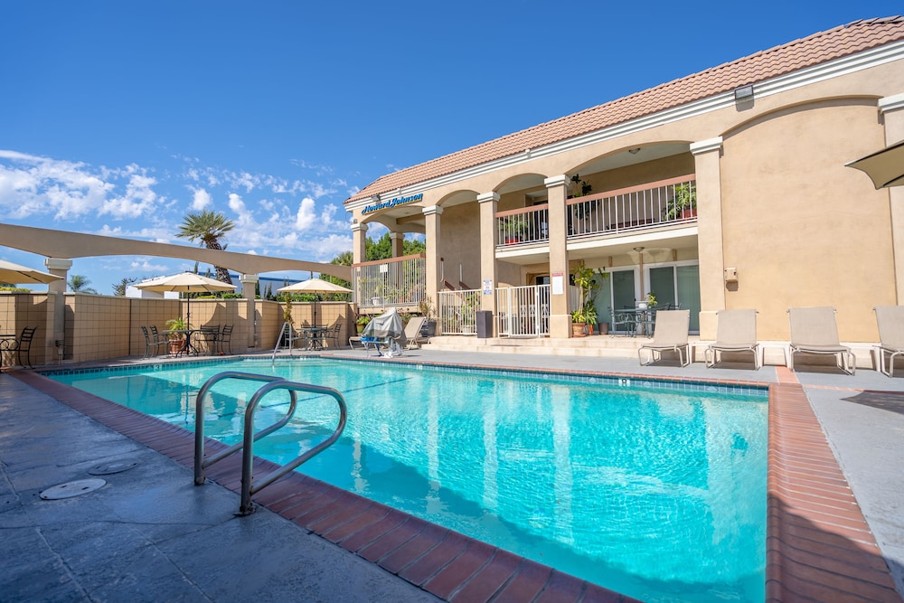 Howard Johnson By Wyndham Buena Park in BUENA PARK - CA