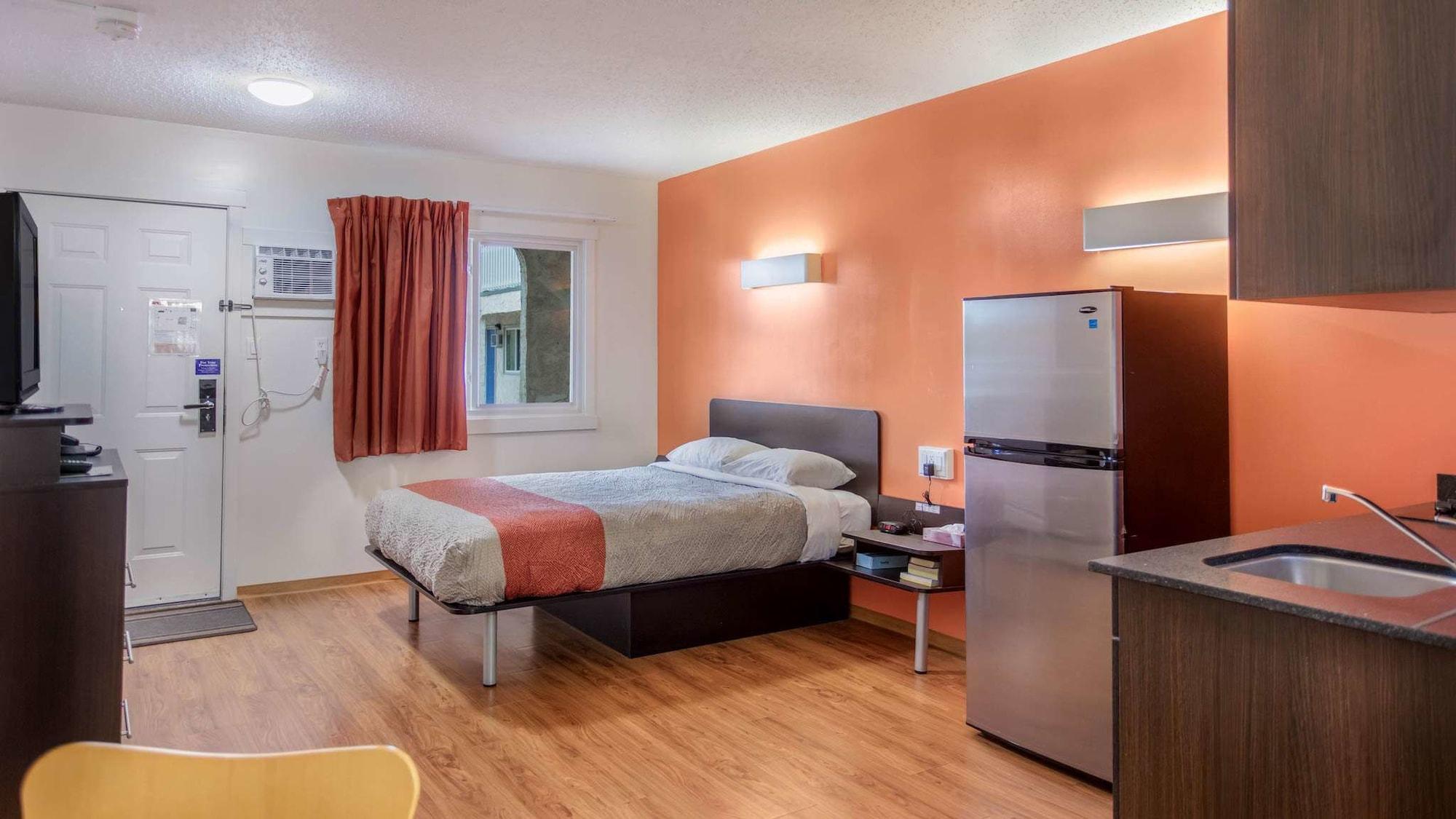 Motel 6 Camrose, AB 11/25