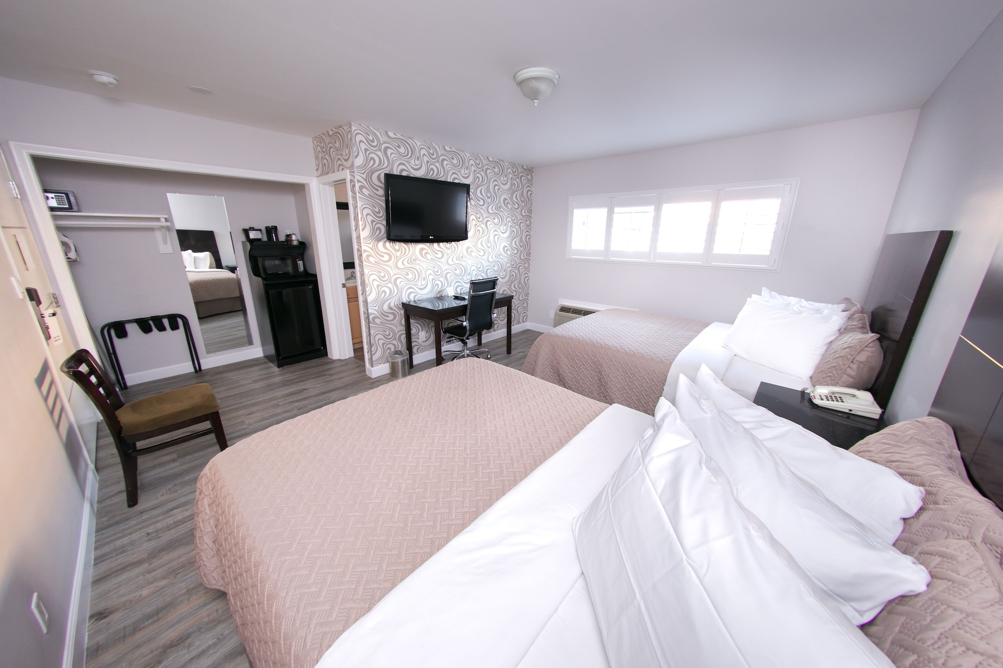 room, 2 queen beds