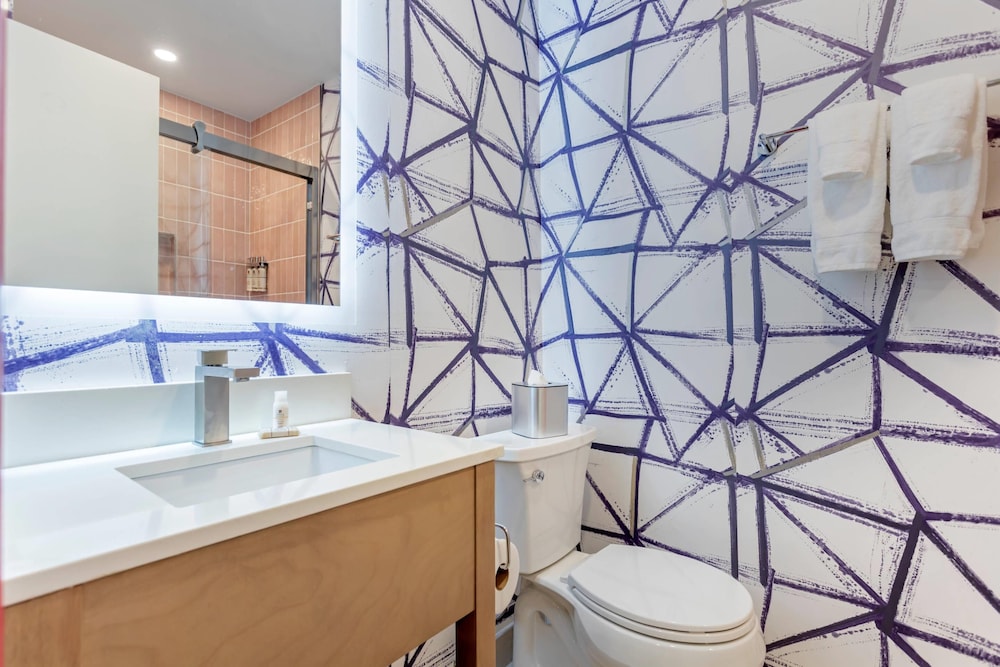 Mayfair Hotel Ascend Hotel Collection 50/50