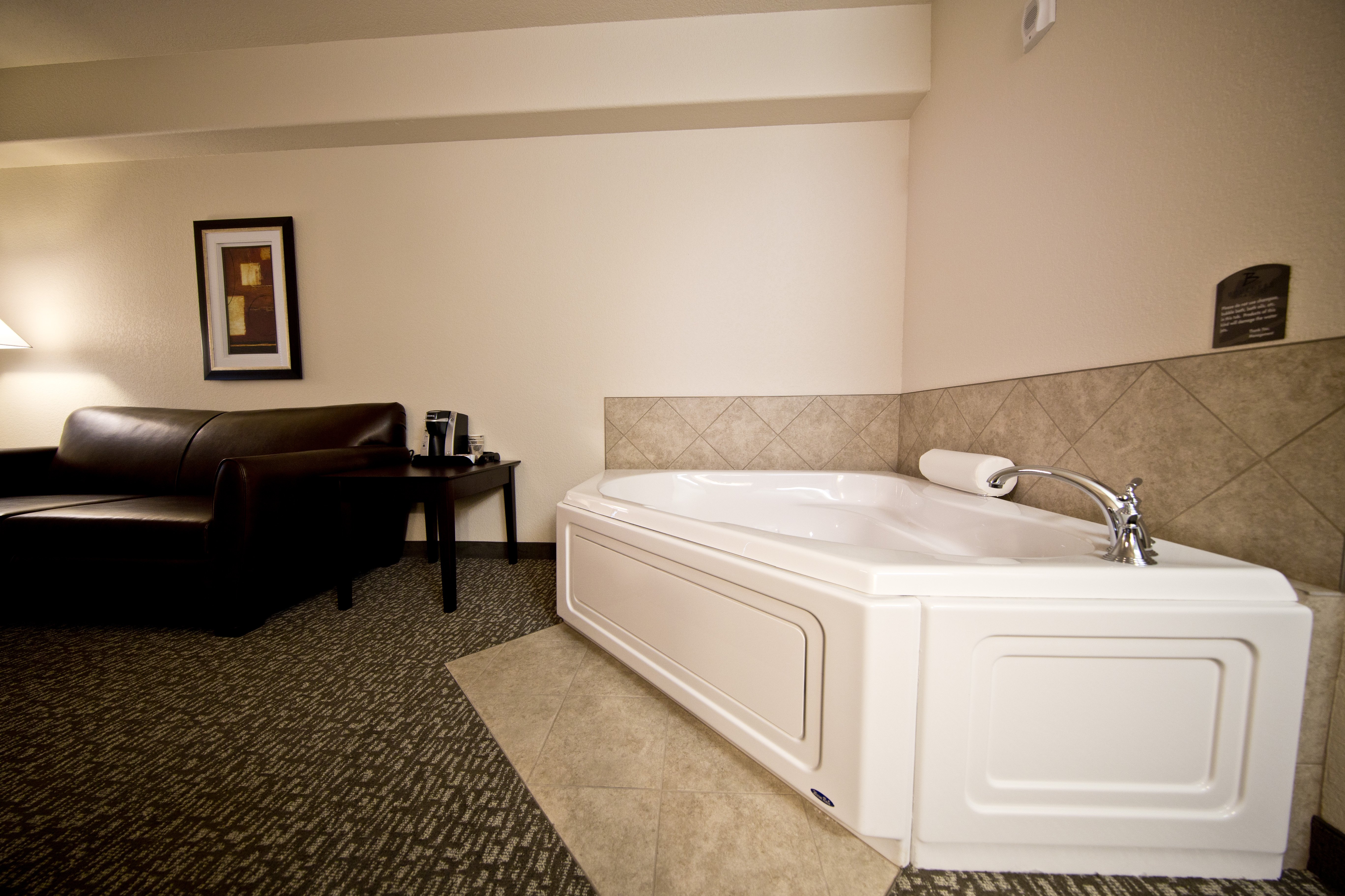 Cobblestone Inn & Suites Manchester 6/17
