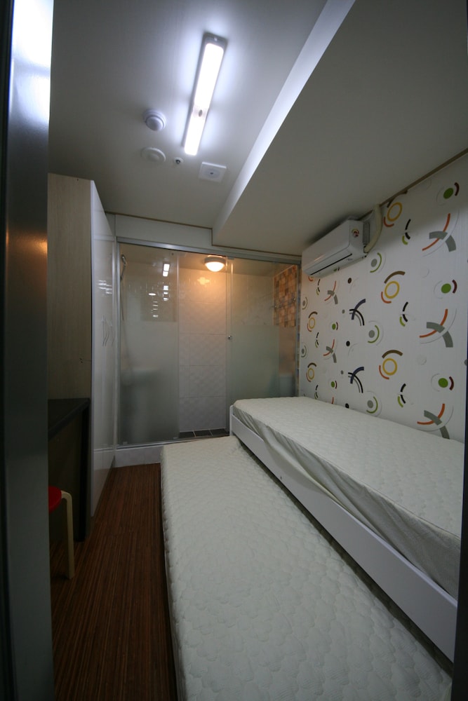 Star Guest House 38/45