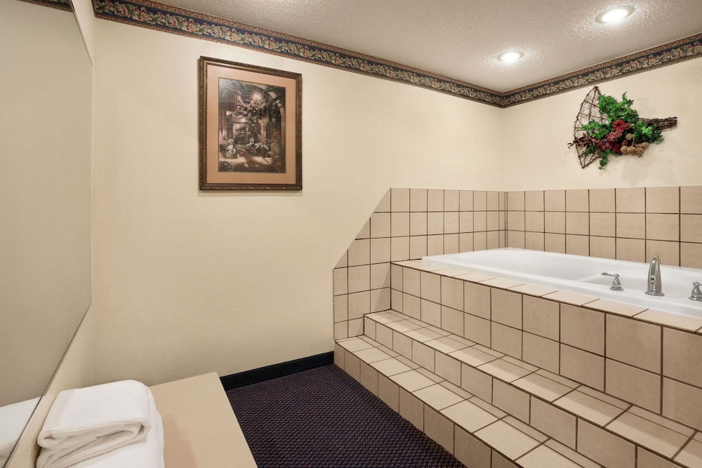 Travelodge By Wyndham Fort Scott 19/39