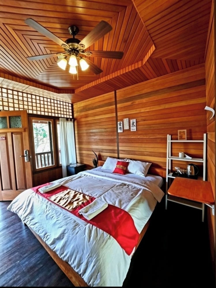 King Bed, with Fan