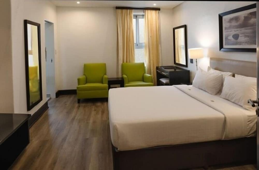 ROOM, QUEEN BED