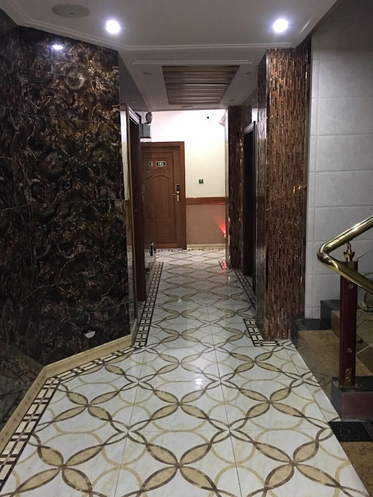 Zimbo Golden Hotel 24/37