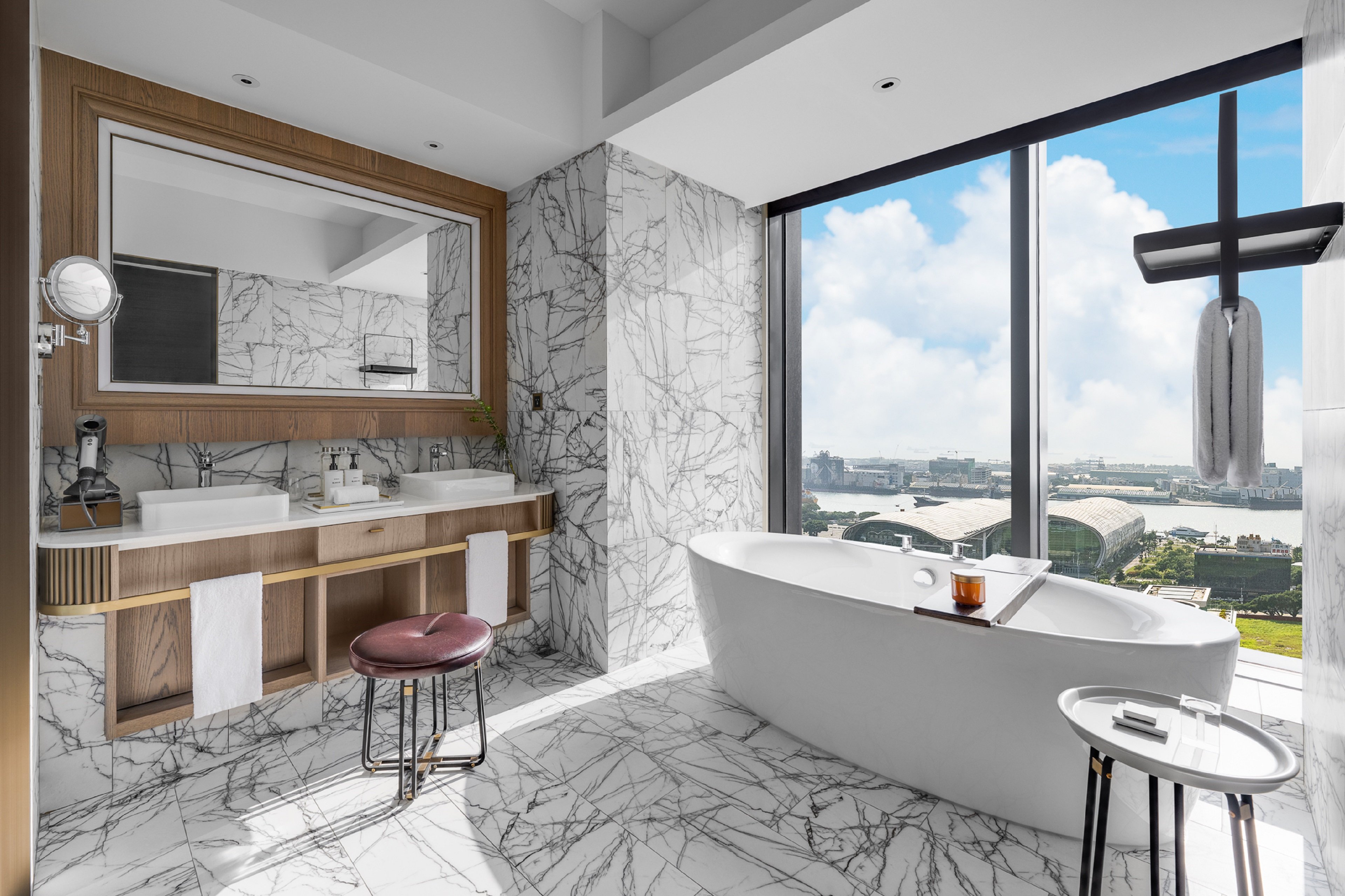 Intercontinental Kaohsiung 75/76