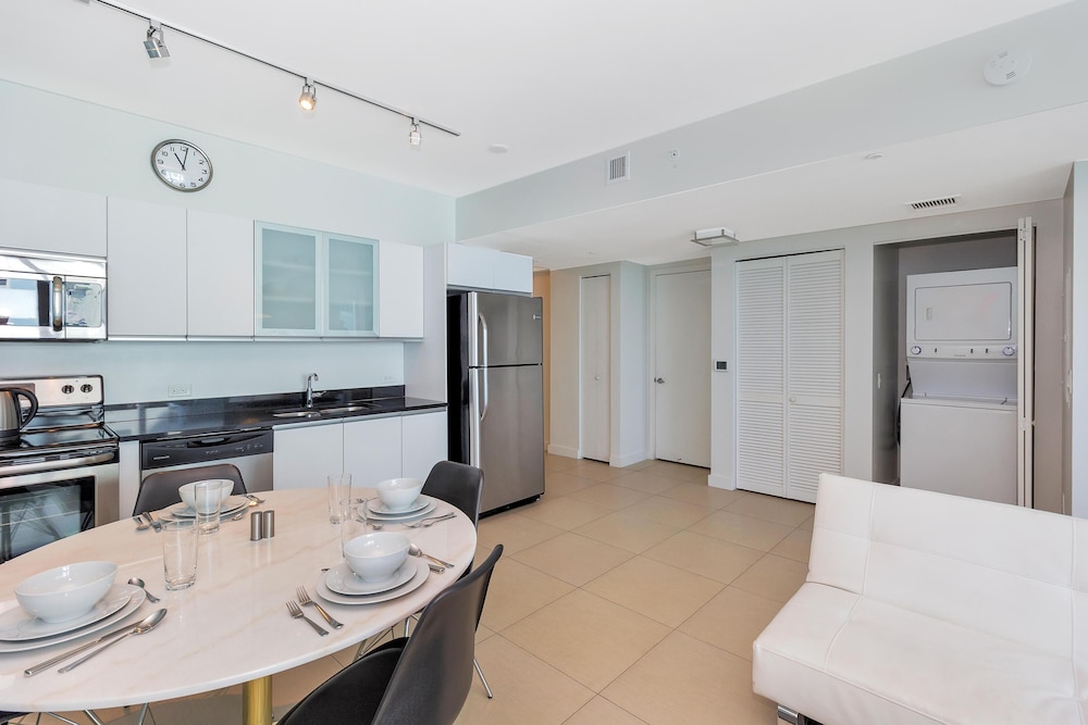 Dharma Home Suites Miami At Monte Carlo 20/53