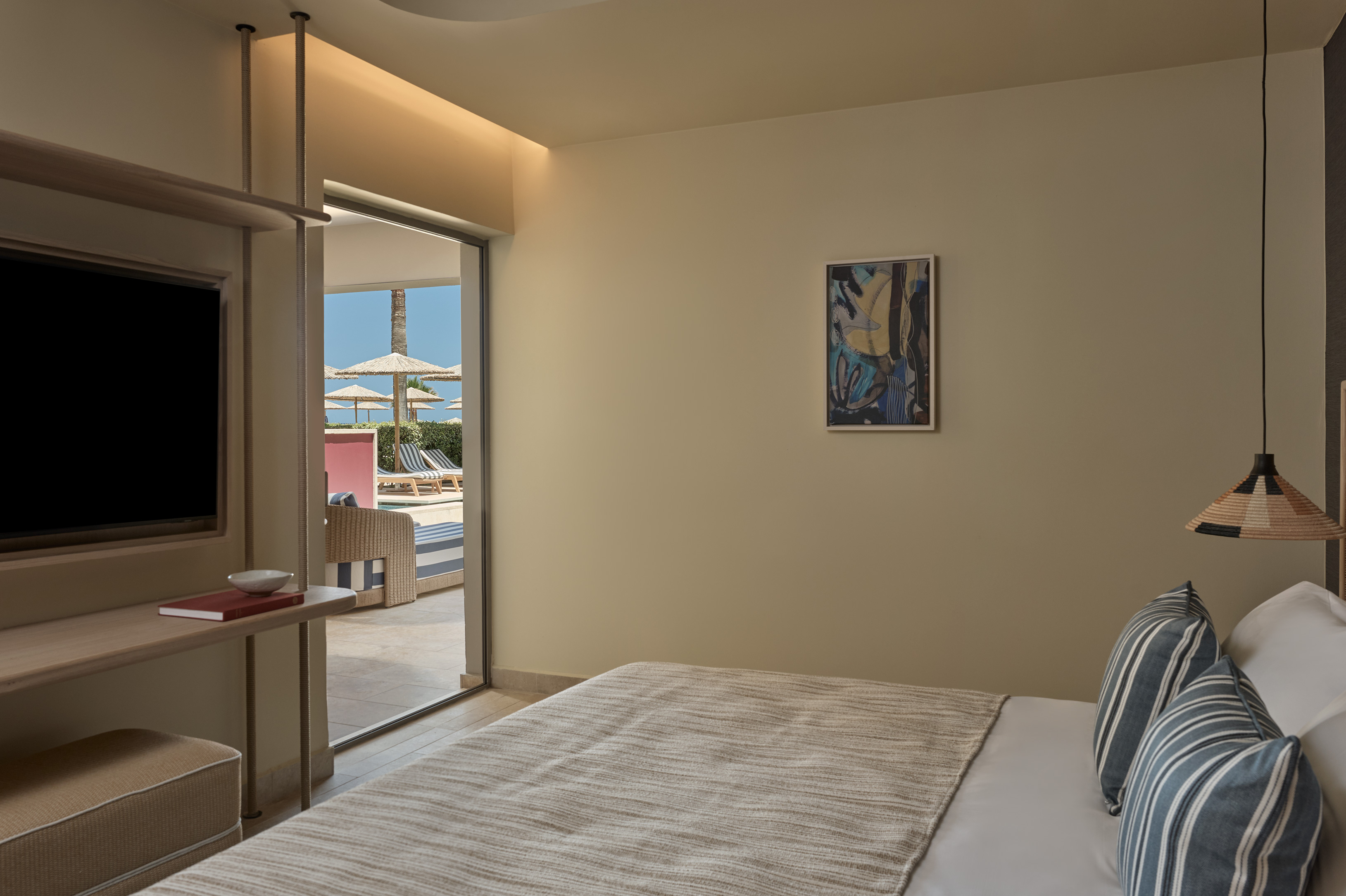 Signature, Swim Out, Suite