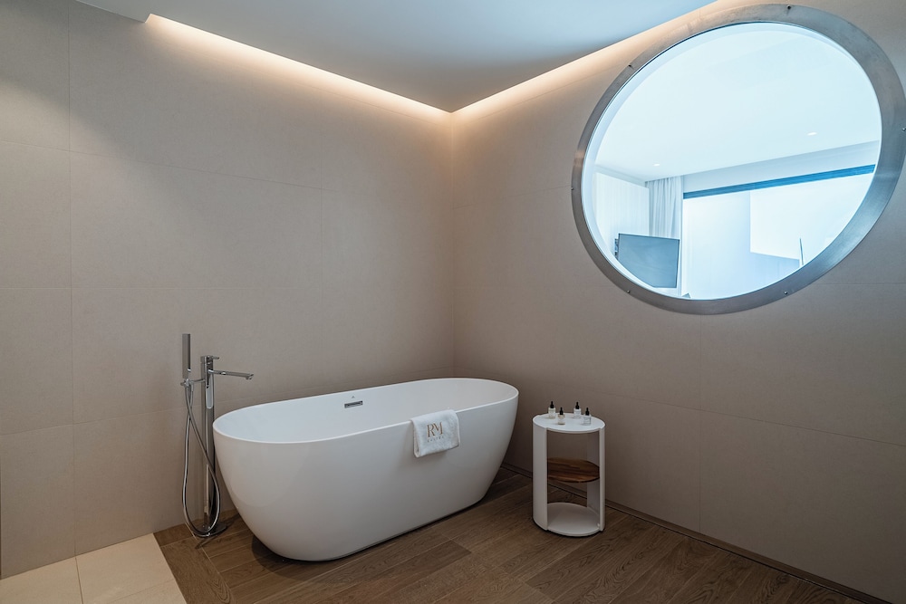Royal Marina Suites Boutique Hotel 50/50