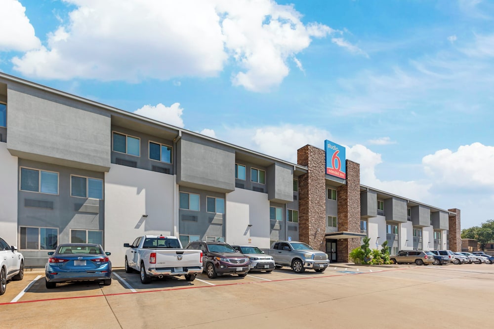 Studio6 Plano, TX 64/74