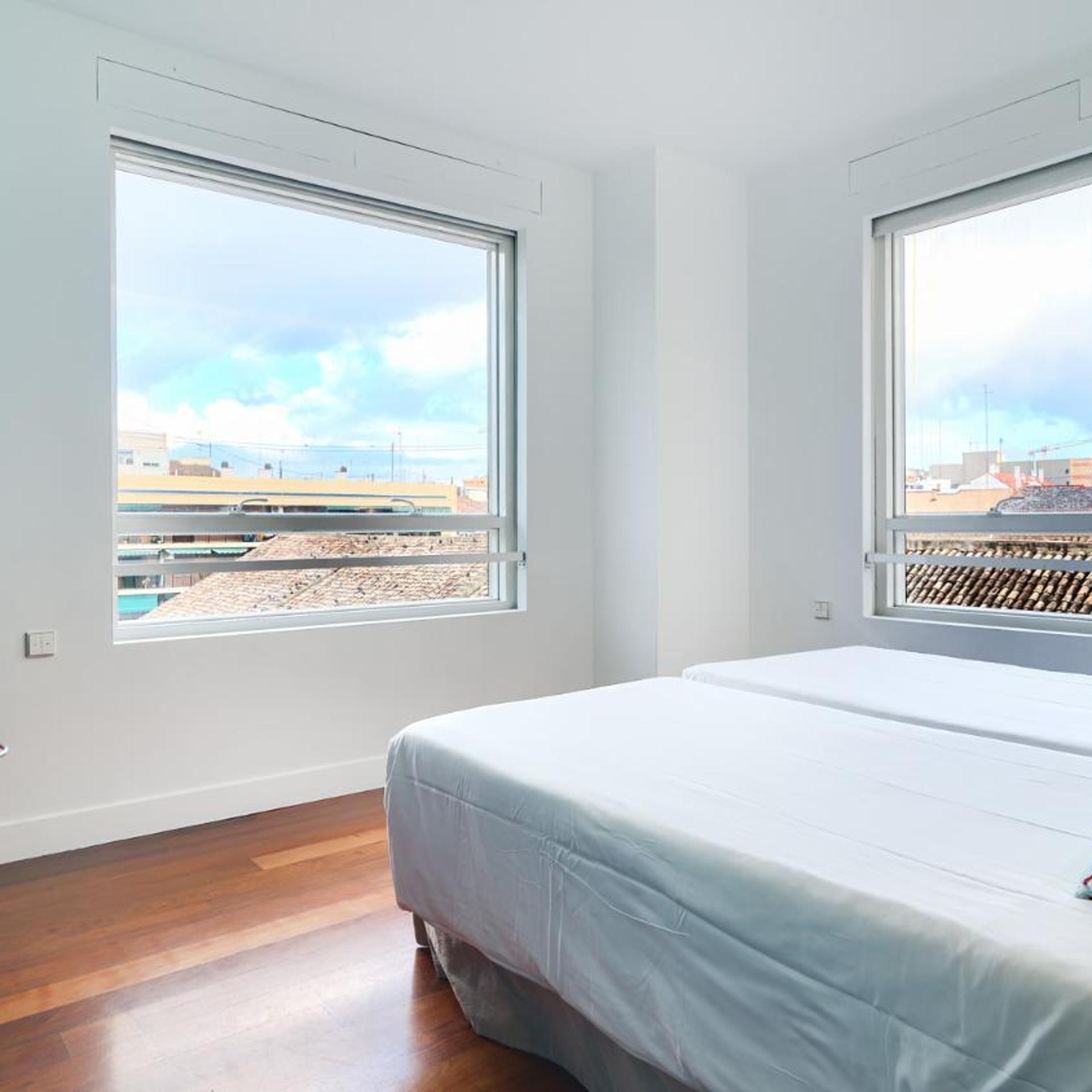 ROOM, DOUBLE OR TWIN BED