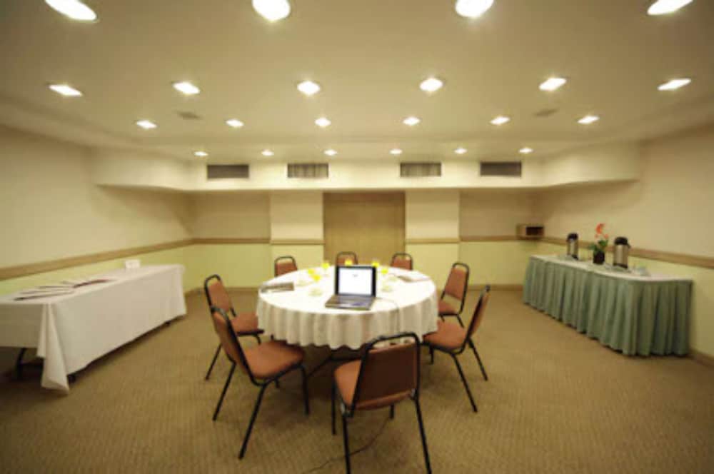 Rede Andrade Vernon Hotel 51/62