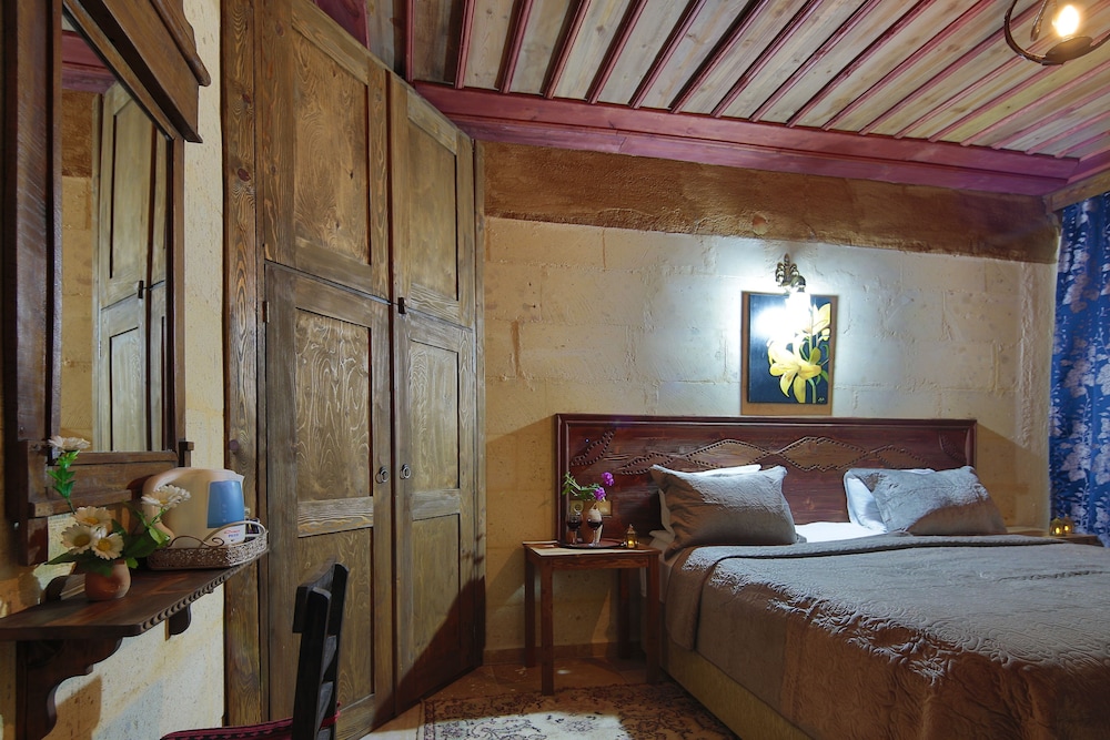 SUITE, DOUBLE BED, JETTED TUB