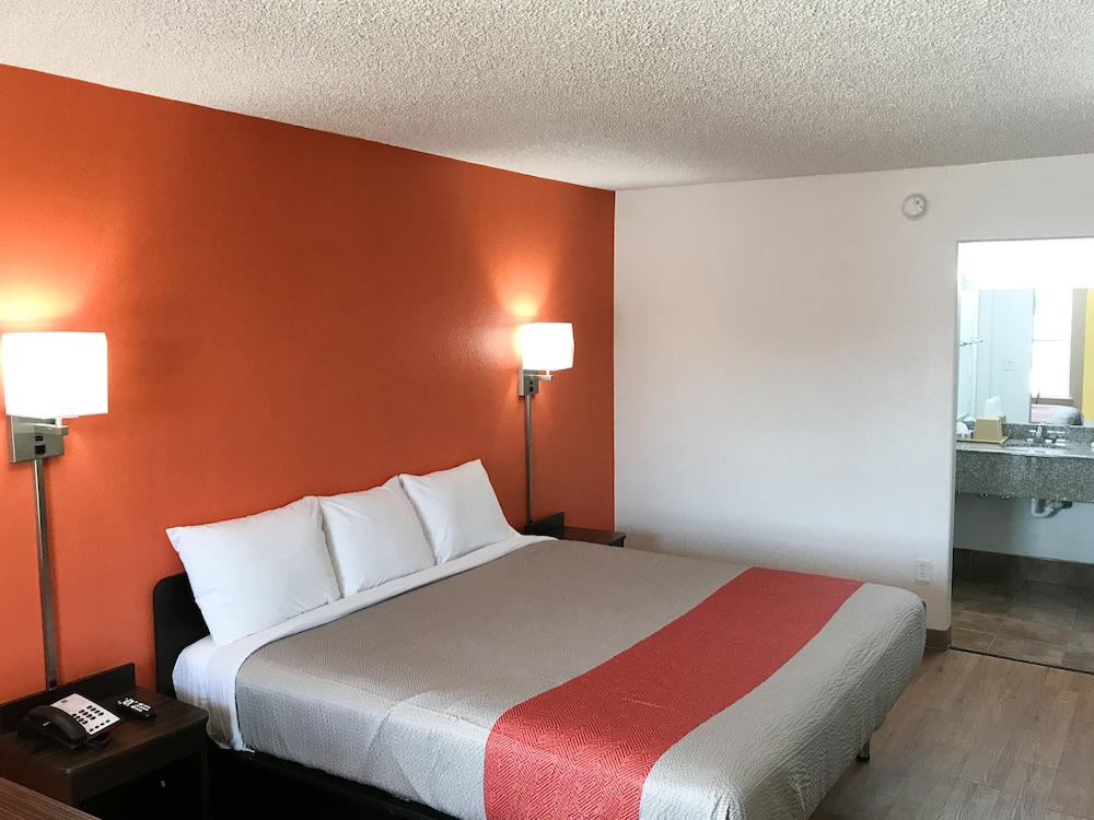 Motel6 Bryan, TX - University Area 25/44