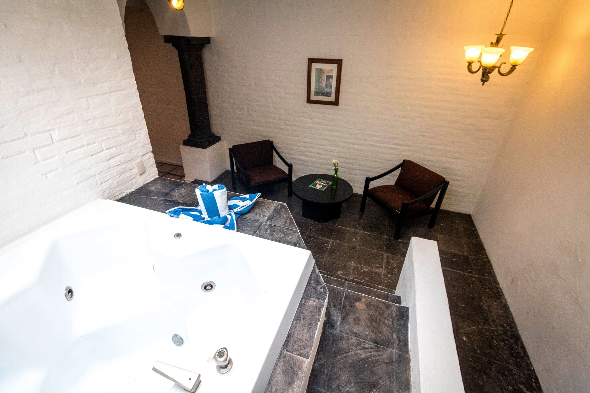 MASTER, SUITE, KING BED