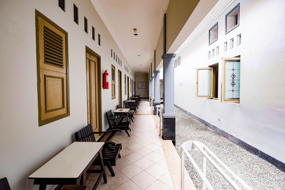 OYO 2436 Hotel Kencana 33/52