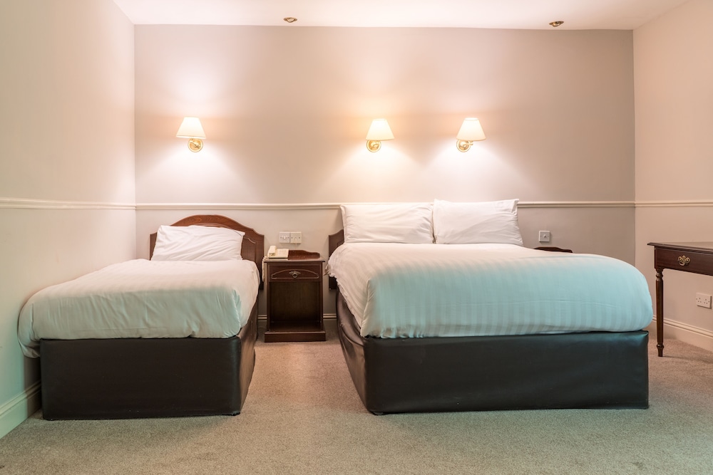Woodenbridge Hotel 34/73