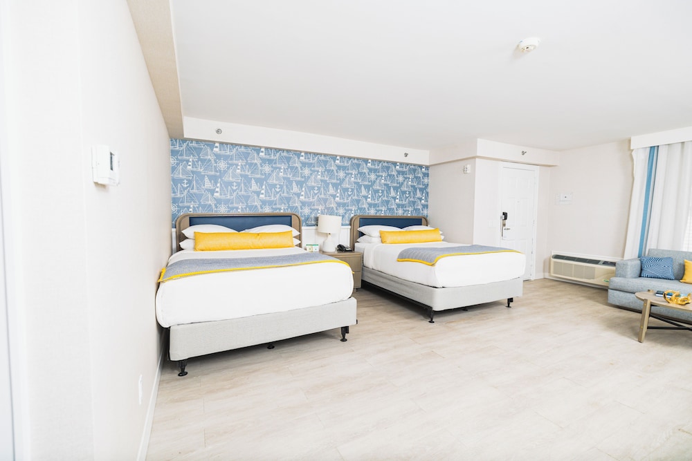 Standard, 2 Queen Beds, City View, Accessible