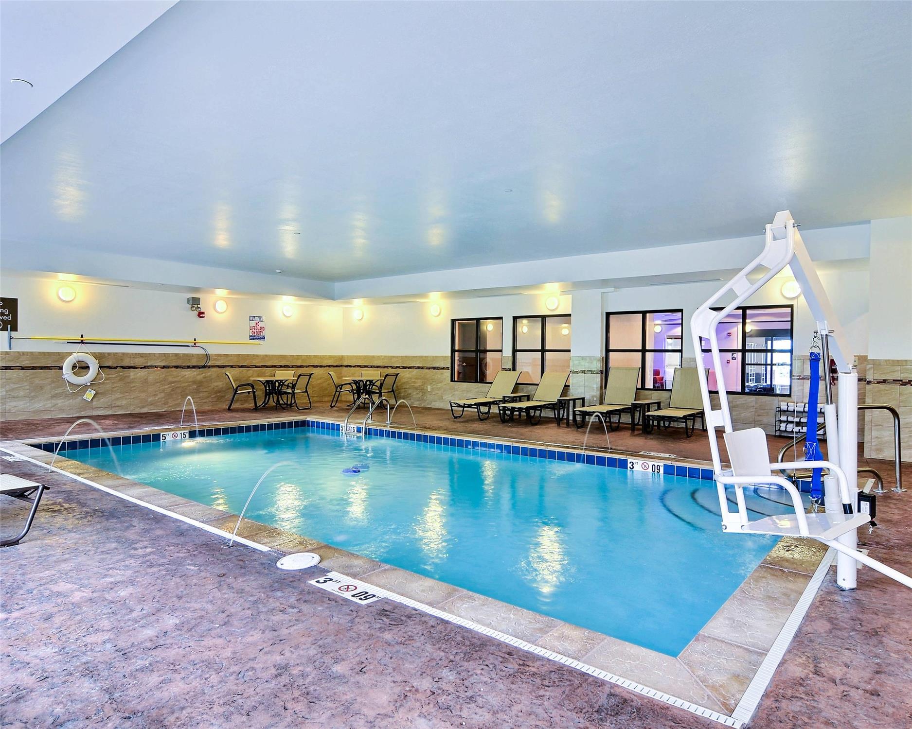 Comfort Suites Uniontown, PA 7/44