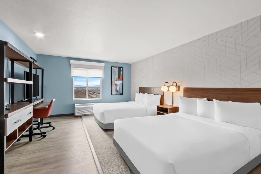 Everhome Suites Chandler Phoenix Fashion Center 10/50