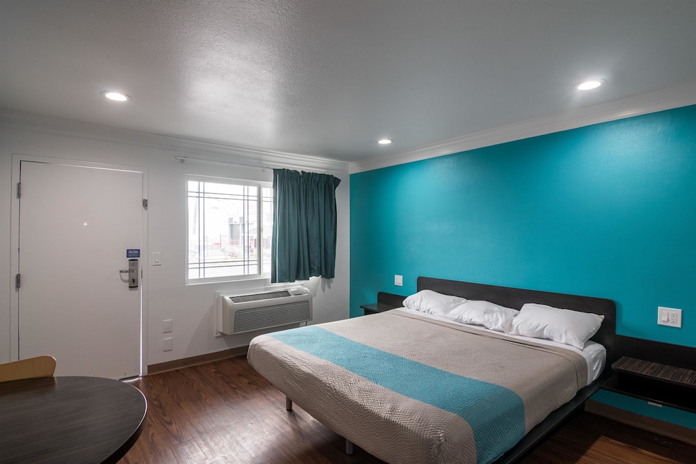 Motel6 Norwalk, CA 23/43