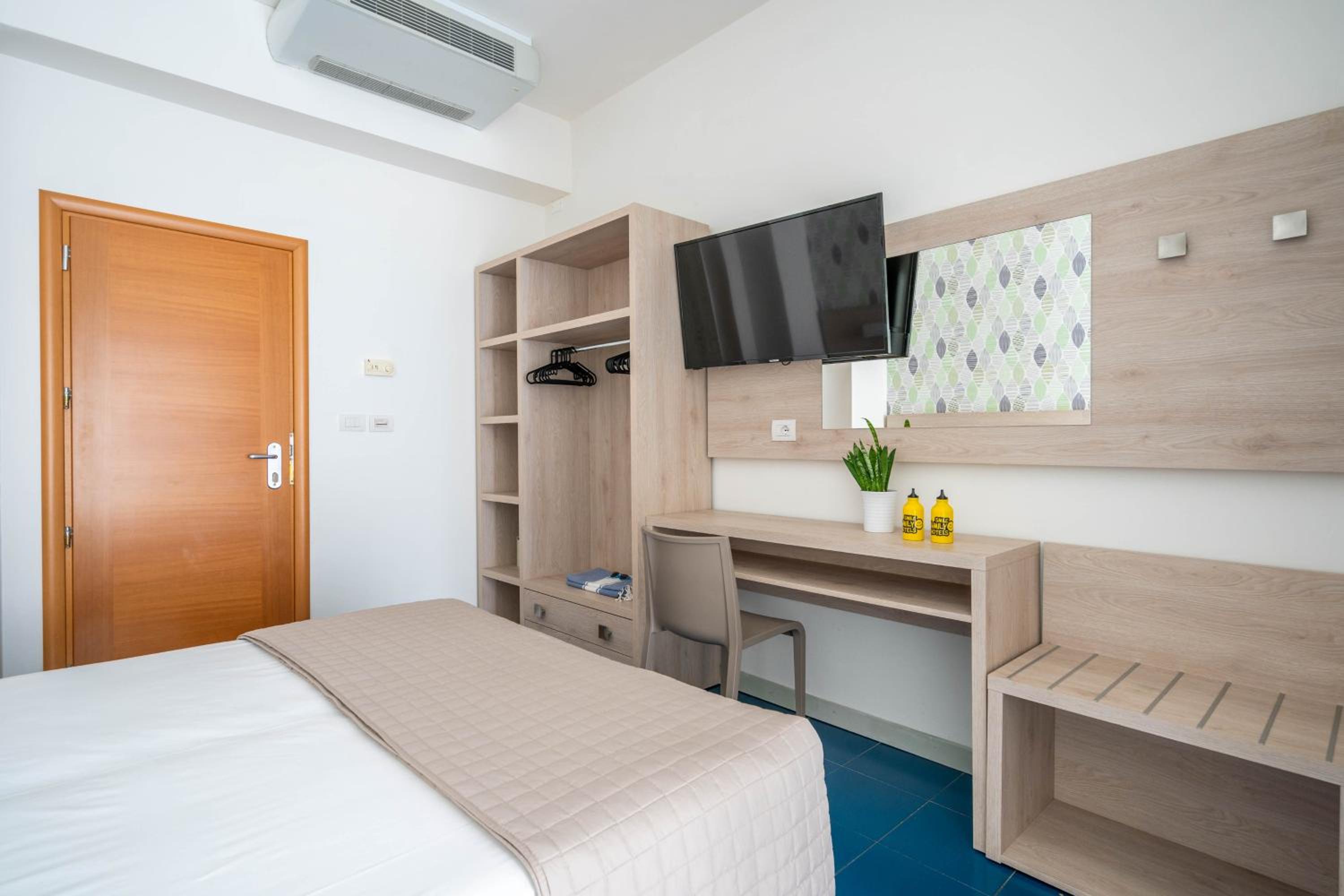 Hotel Lotus 13/50