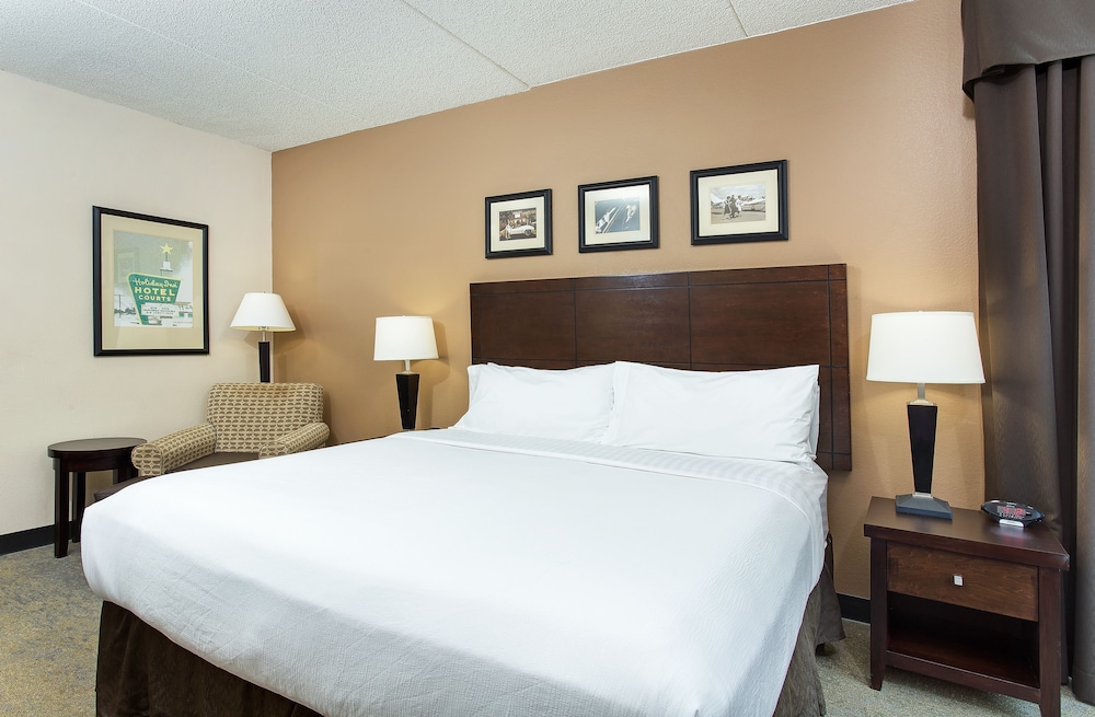 Holiday Inn Louisville Airport - Fair/Expo 18/57