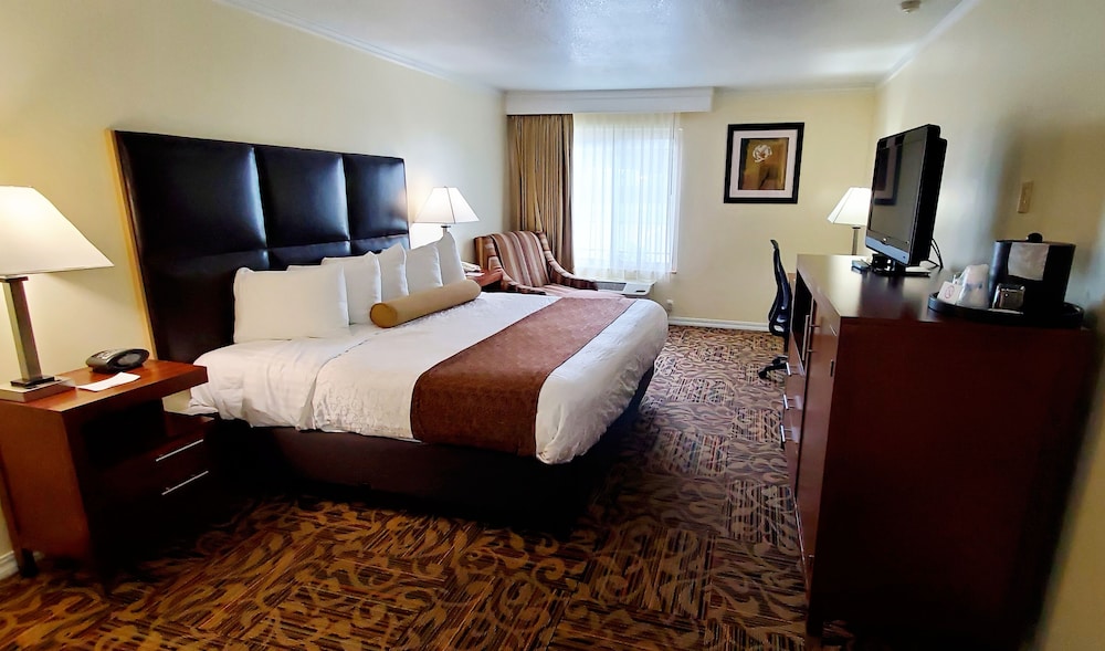 Best Western Plus Northwoods Inn 16/80