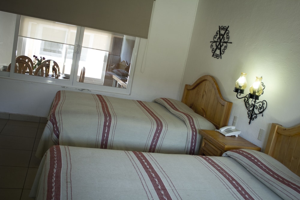 Hotel Pie de la Sierra 11/50