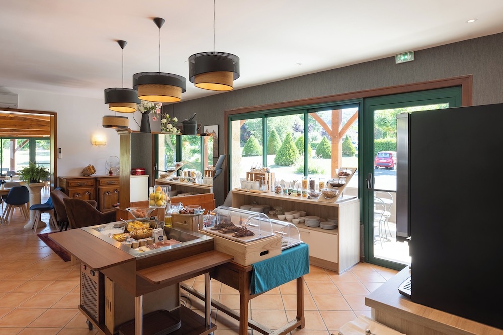 HOTEL L OUSTAL 34/50