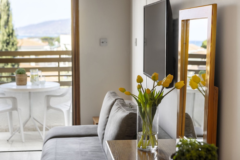 Stephanos Hotel Apartments 37/47
